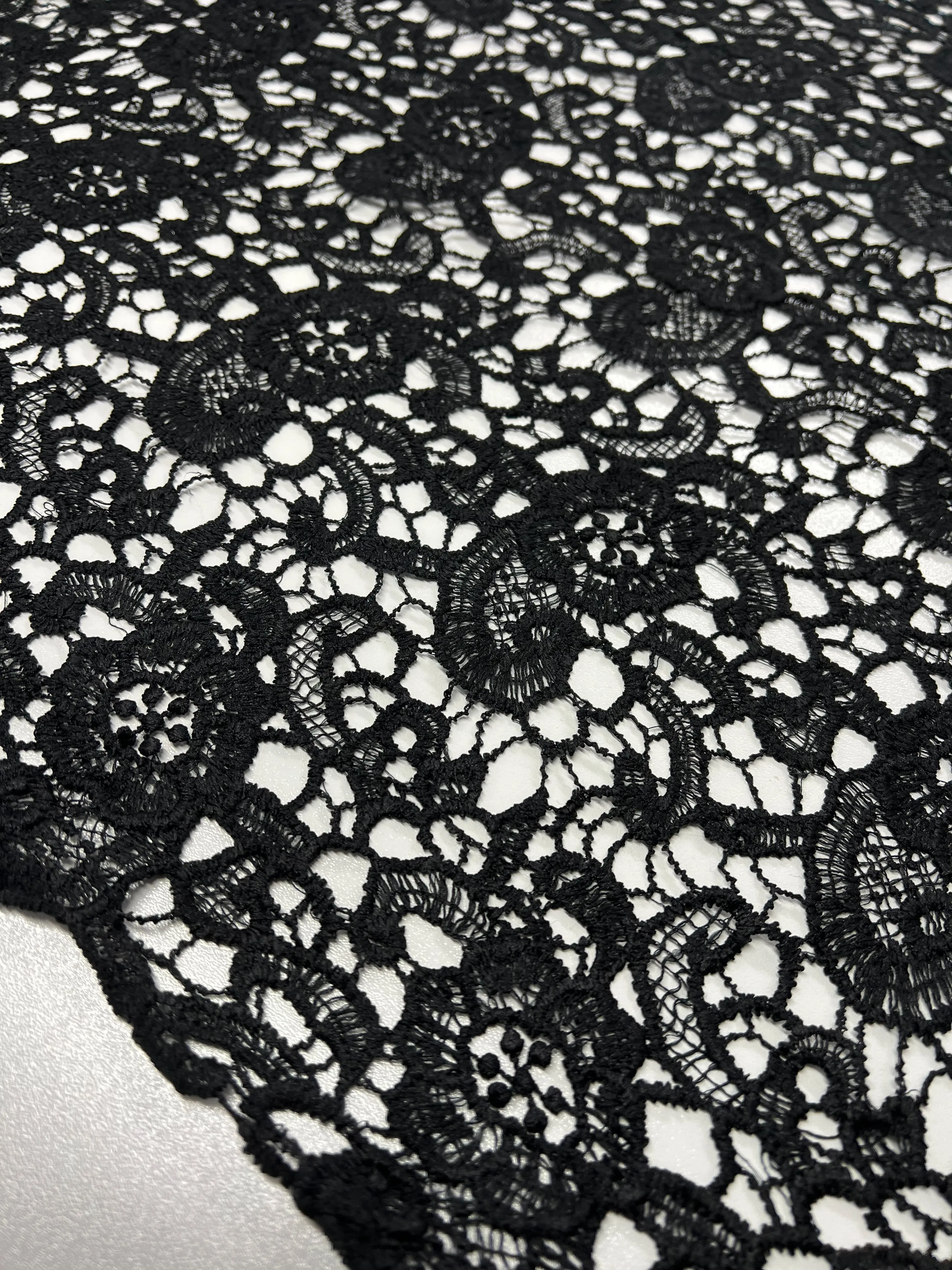 Anglaise Lace - Black Garden - 115cm