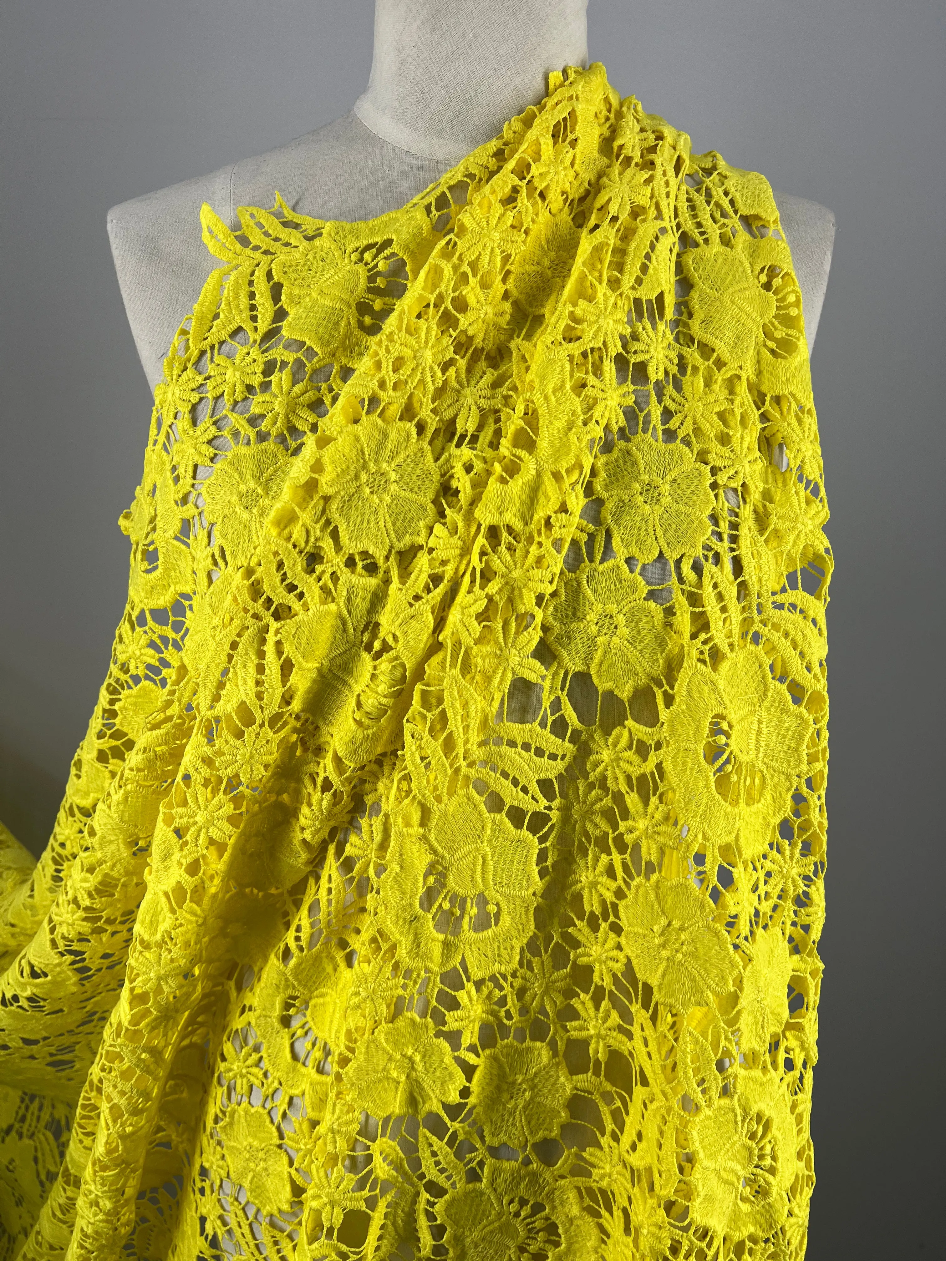 Anglaise Lace - Yellow - 127cm