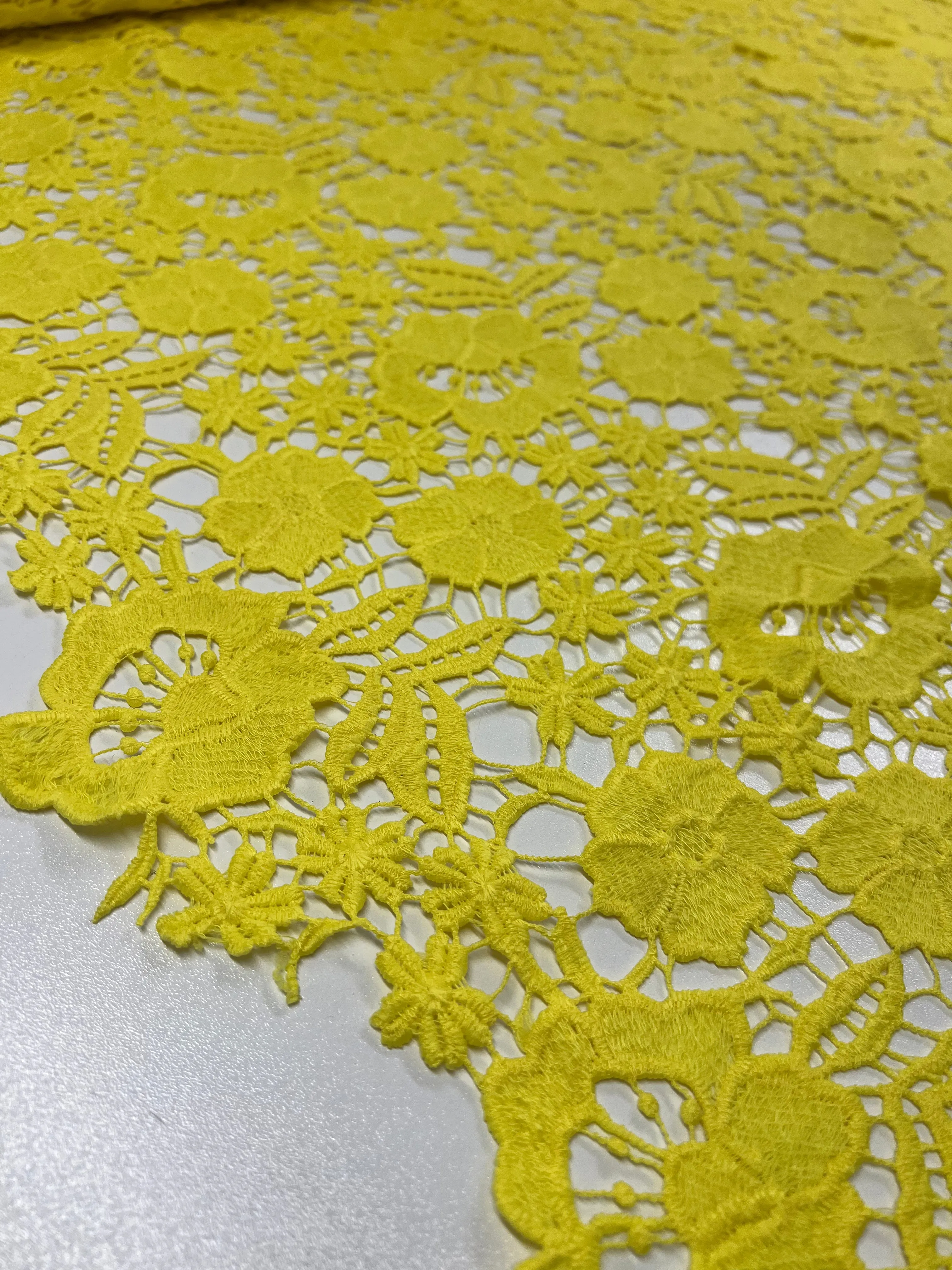 Anglaise Lace - Yellow - 127cm