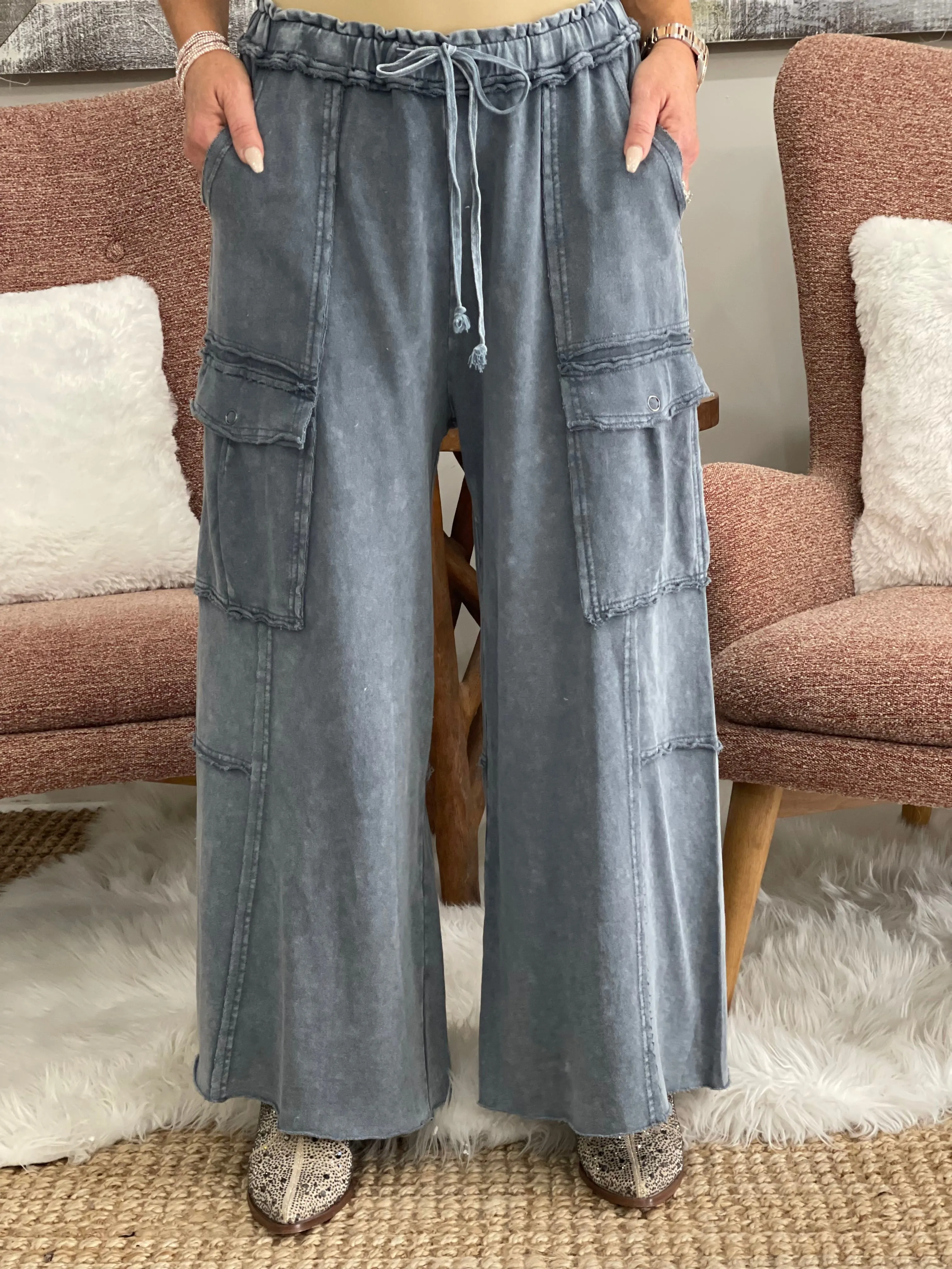 Reverse Stitch Cargo Wide Leg Pants in Navy